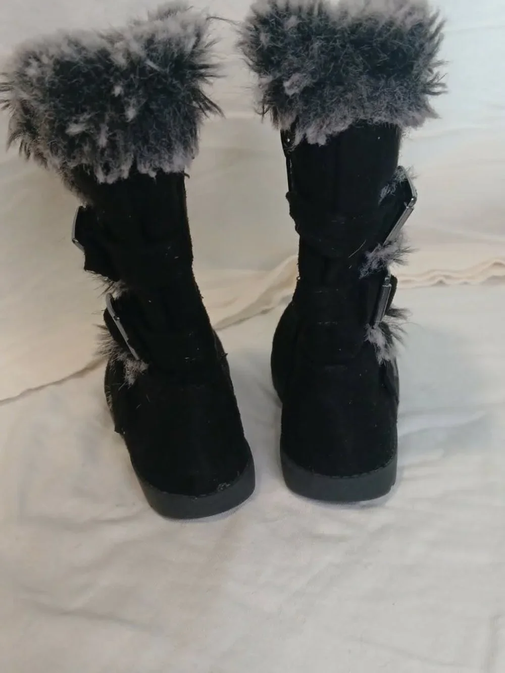 Falls Creek fuzzy black boots size 6toddler